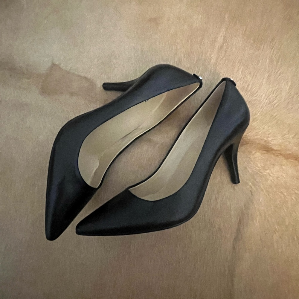 Michael Kors black pumps sz 9, like new, no box